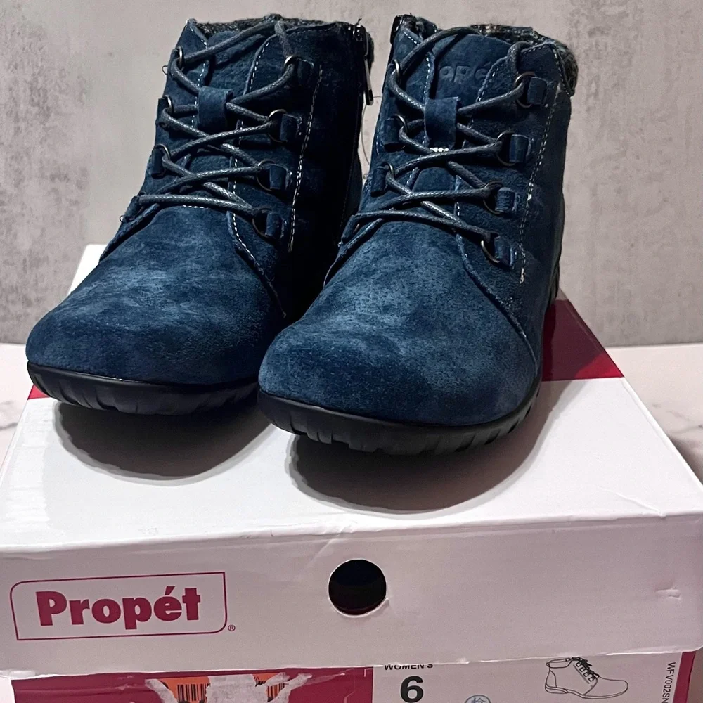 Propet Delaney Navy Suede Water Resistant Ankle Boots size 6 N (AA)